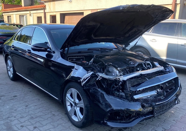 Mercedes-Benz Klasa E cena 48900 przebieg: 226000, rok produkcji 2017 z Tarnobrzeg małe 211